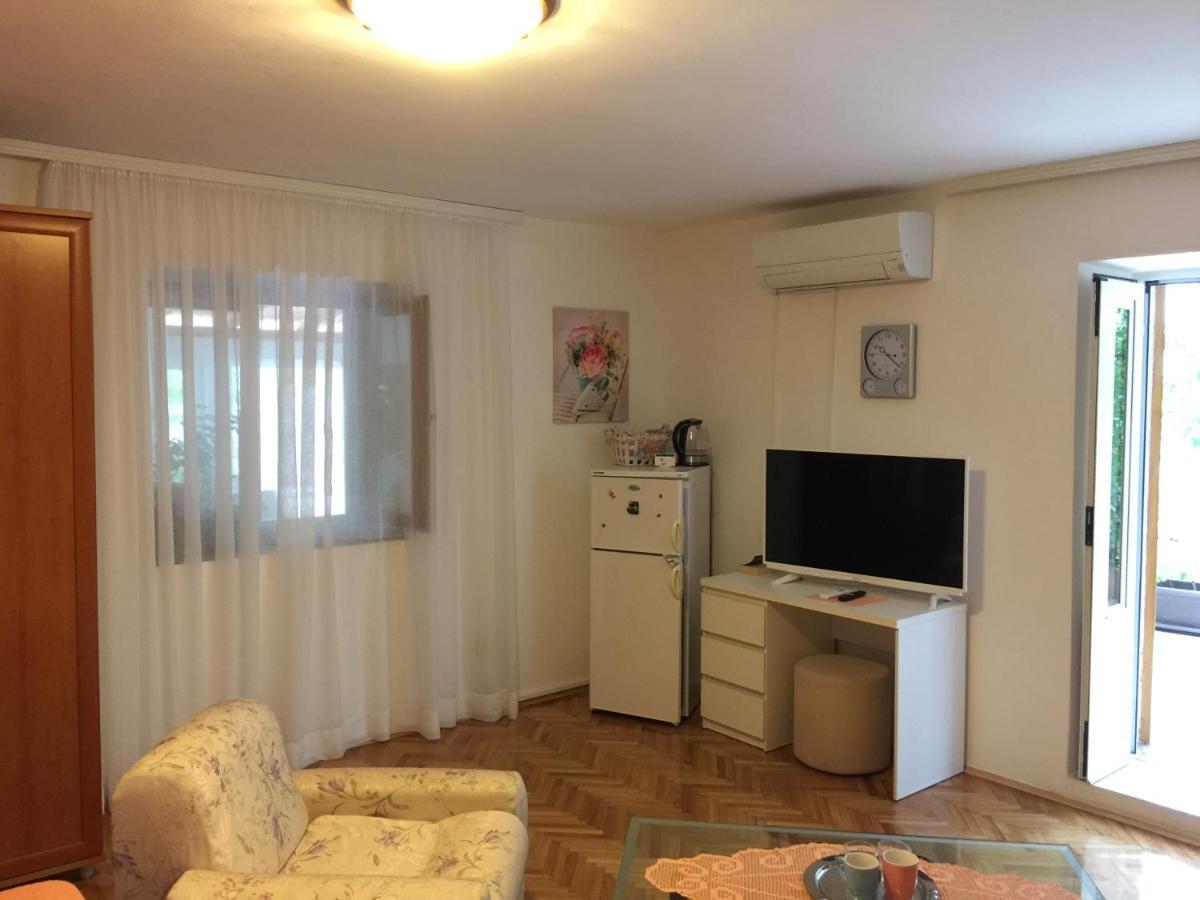Apartmani Rukonic Aleksandar Nerezine Exterior photo
