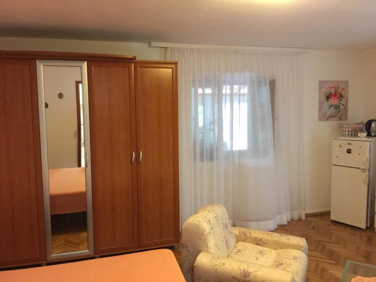 Apartmani Rukonic Aleksandar Nerezine Exterior photo