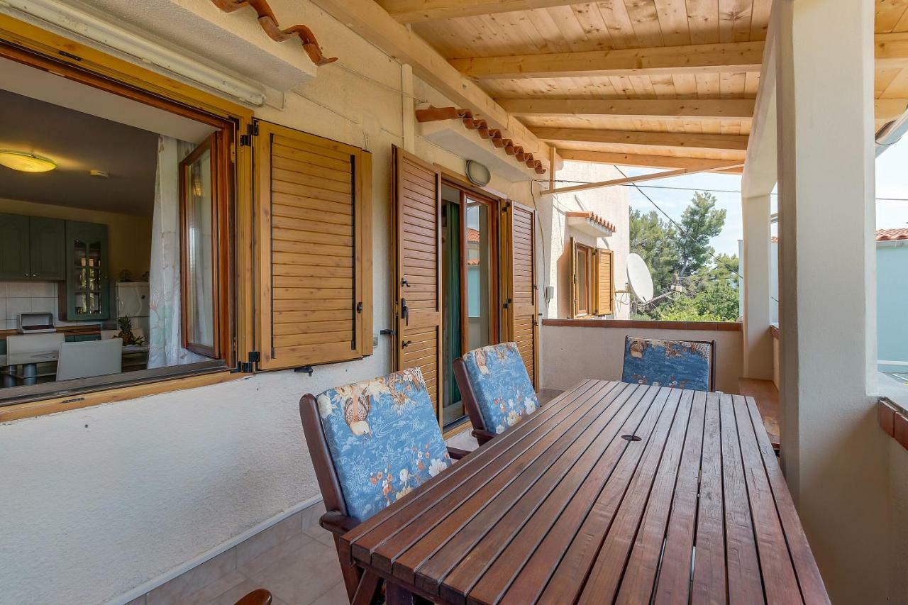 Apartmani Rukonic Aleksandar Nerezine Exterior photo