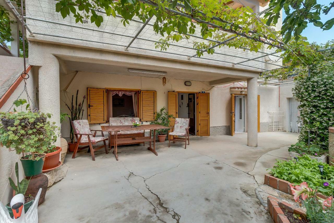 Apartmani Rukonic Aleksandar Nerezine Exterior photo